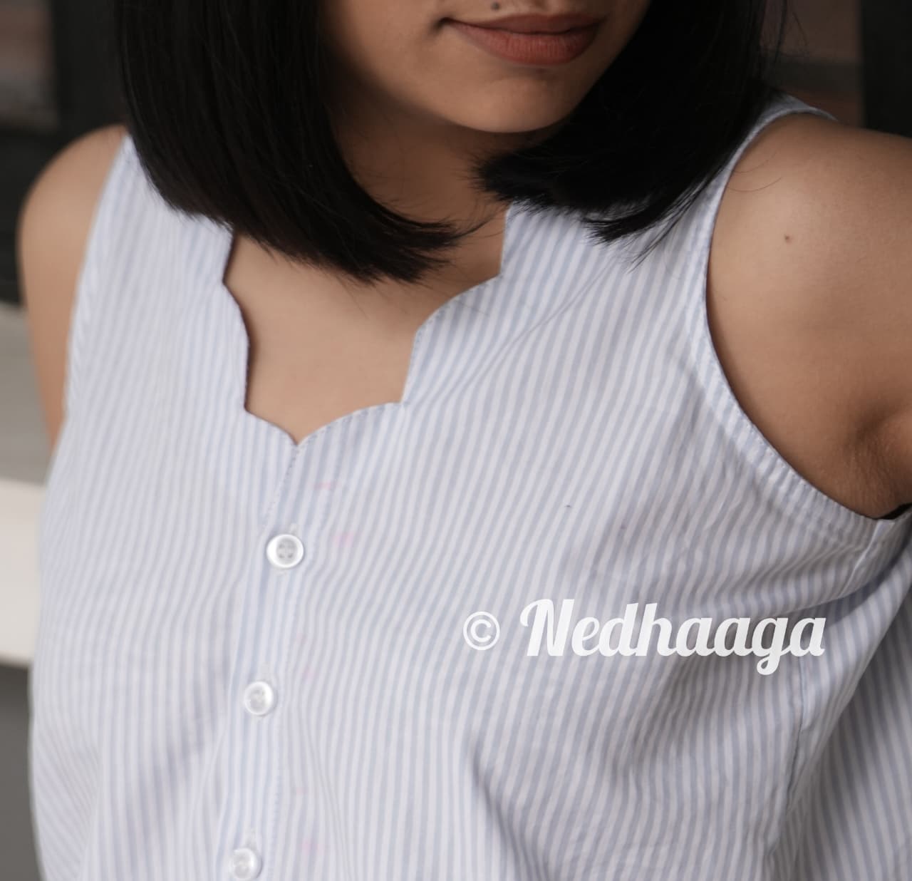 Celeste – Sleeveless Striped Shirt with Scalloped Neckline